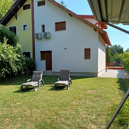 Buzavirag Haz Σπίτι διακοπών *